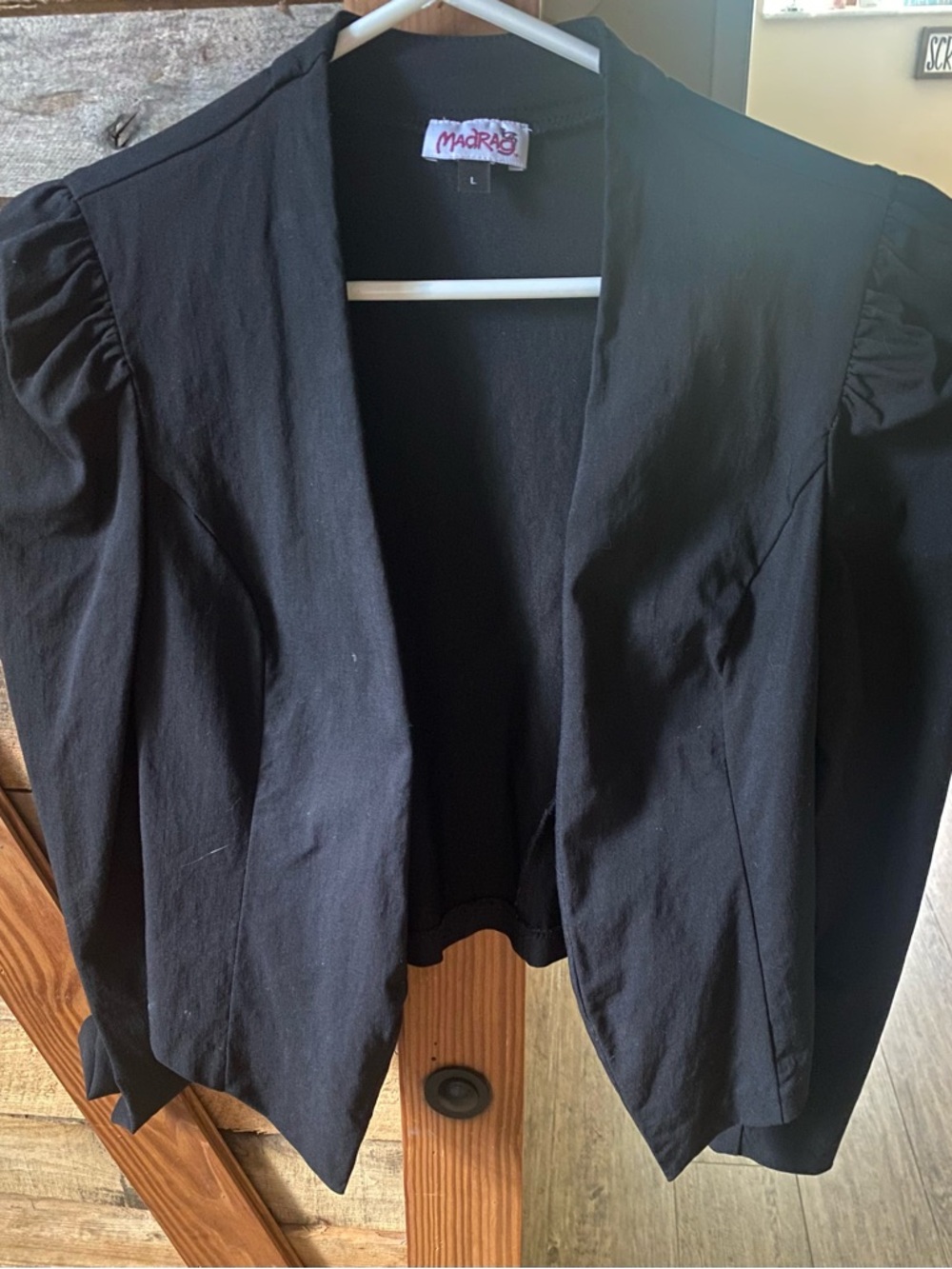 BLACK CROP BLAZER SIZE L
